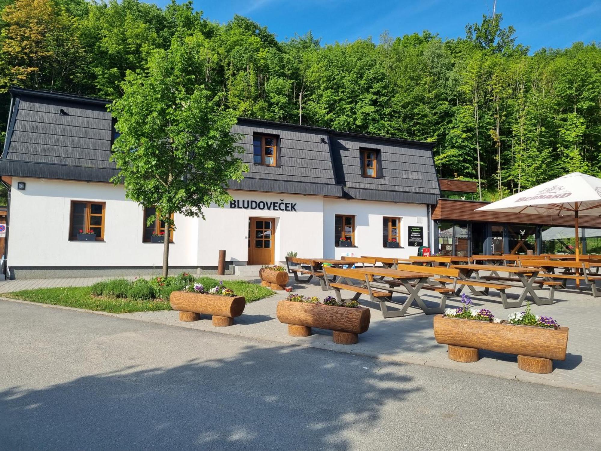 Restaurace A Penzion Bludovecek Exterior foto