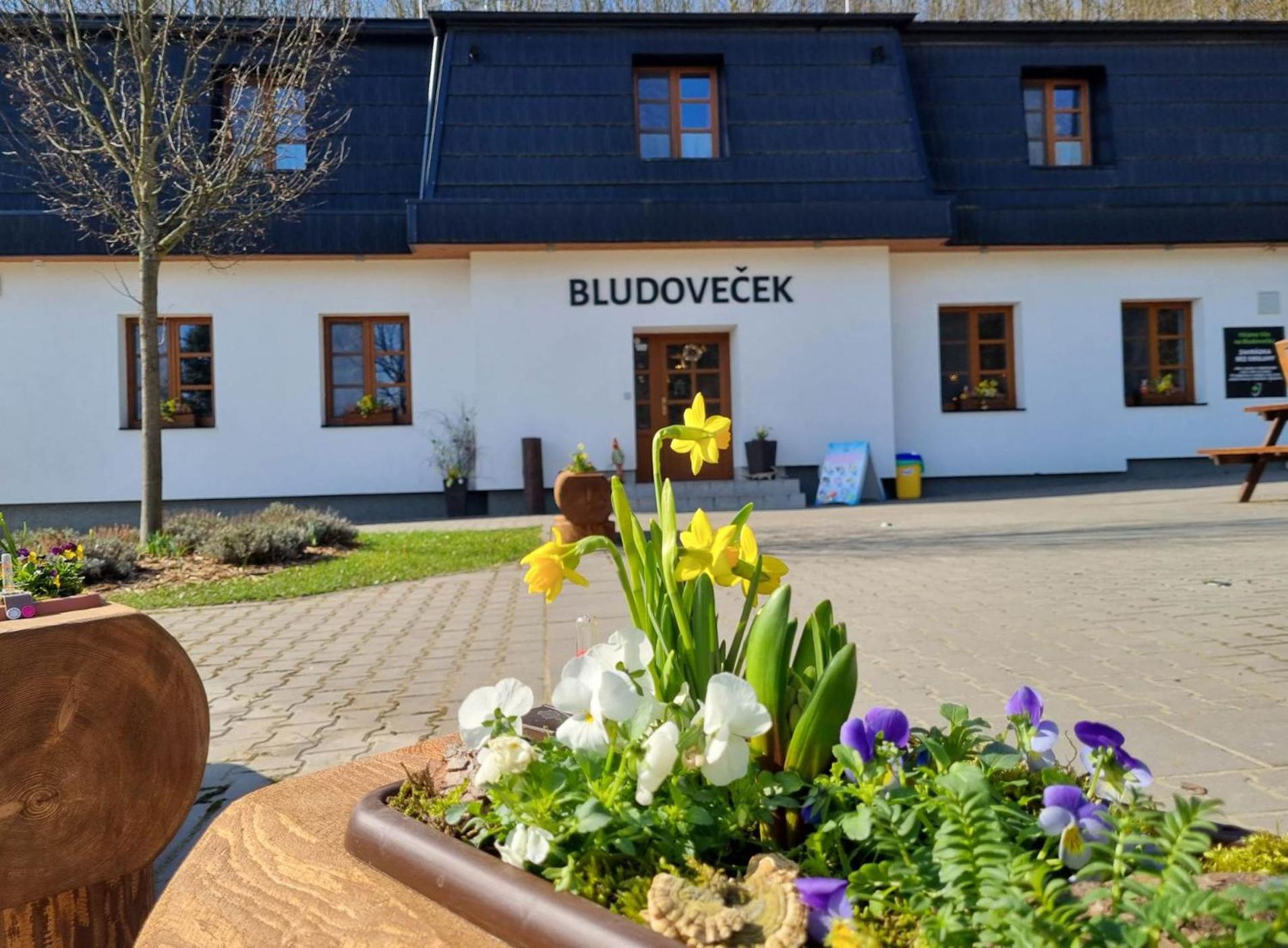 Restaurace A Penzion Bludovecek Exterior foto