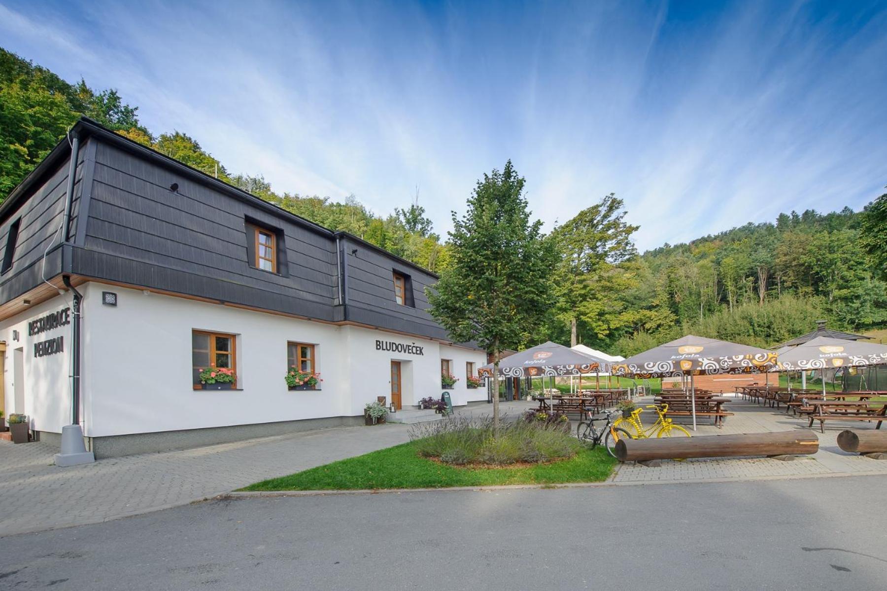 Restaurace A Penzion Bludovecek Exterior foto