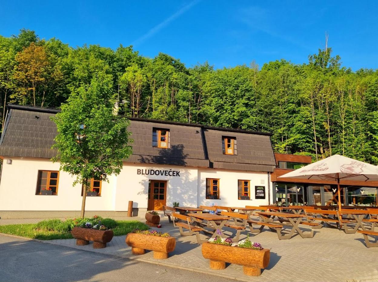 Restaurace A Penzion Bludovecek Exterior foto