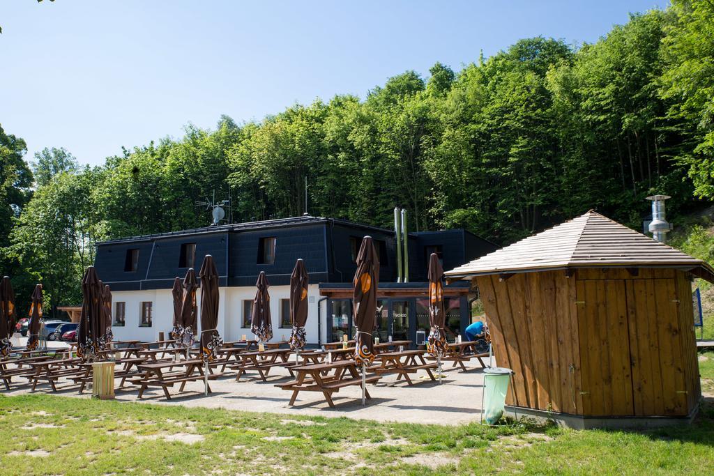 Restaurace A Penzion Bludovecek Exterior foto